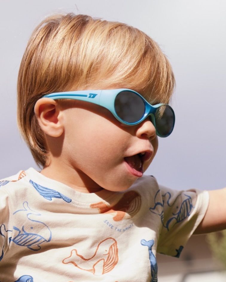 Enfant portant des lunettes Arian'Optic